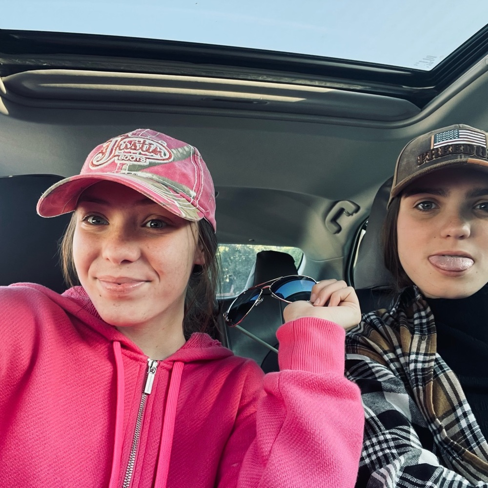 𝙹𝙴𝚁𝚁𝙸𝙲𝙰𝙷🤍 - Picture 2 of 5